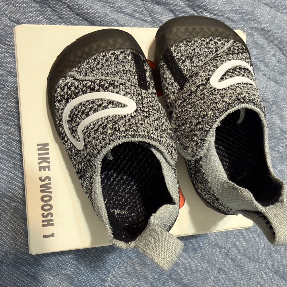 Nike Swoosh 1 Black/White Wokf Grey Slip-On Sneakers